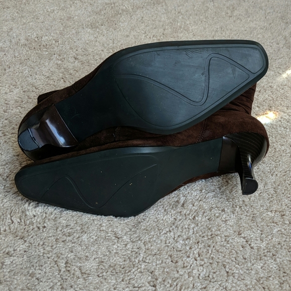 New white mountain suede booties - Picture 4 of 7